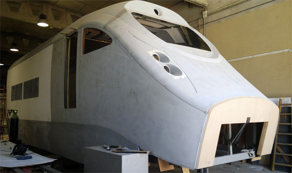 Maqueta de tren en poliéster reforzado