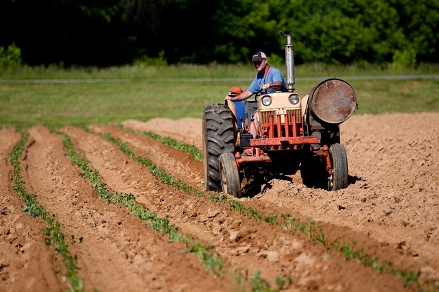 Cómo pedir repuestos para maquinaria agrícola