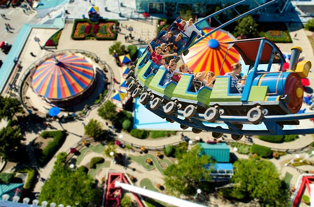 Fabricar elementos de parques temáticos con poliéster